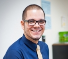 photo of Julio Alicea ’13 in his classroom